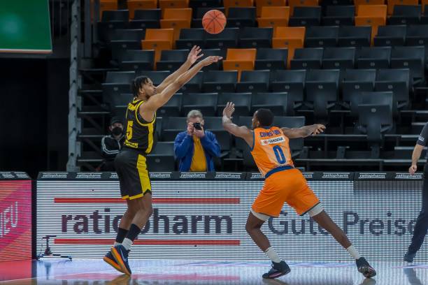 件让我们不 件让我们不